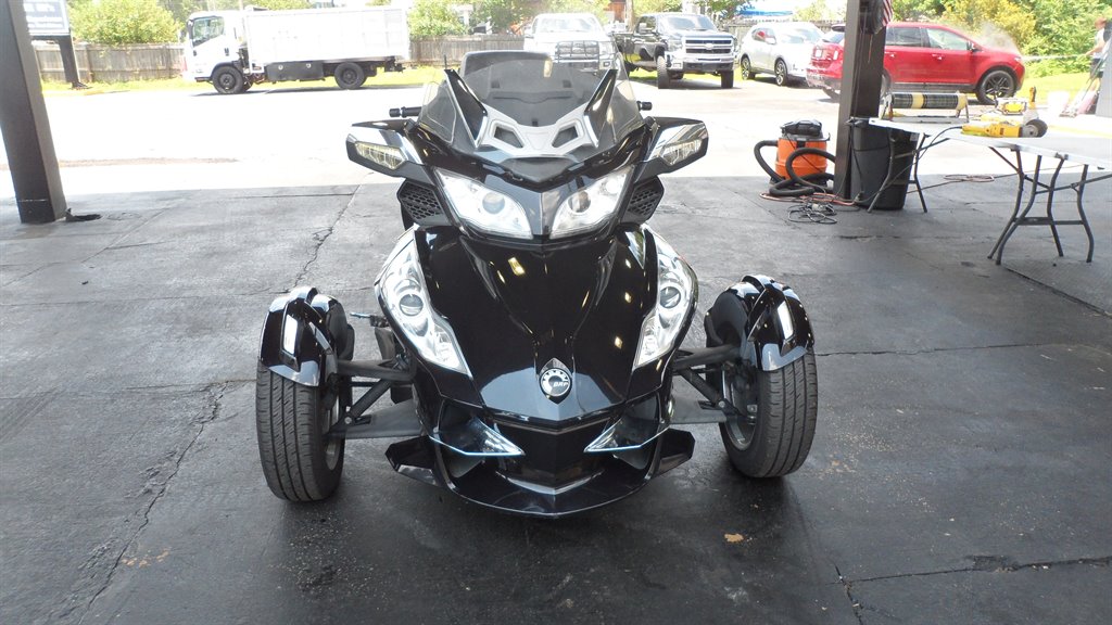 2013 Can-am Spyder - $8,995