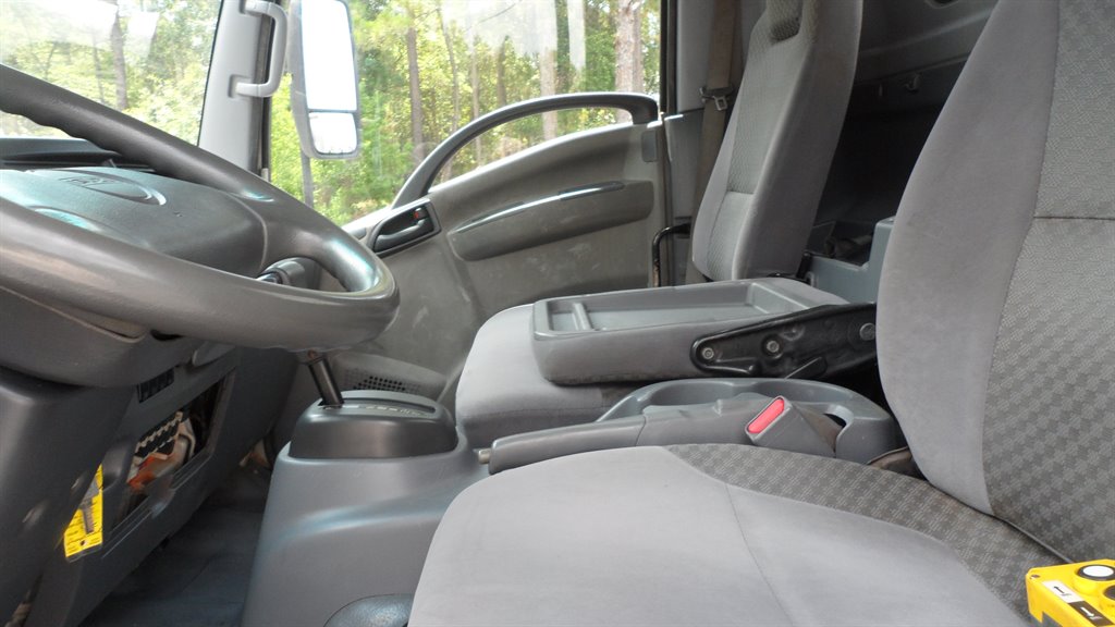 2014 Isuzu Npr/npr-hd - $29,995