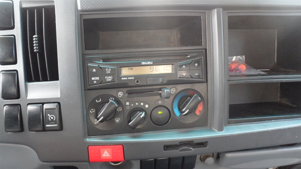 2014 Isuzu Npr/npr-hd - $29,995