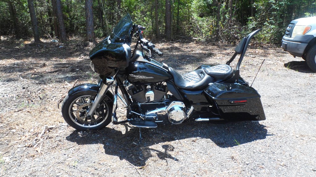 2014 Harley-davidson Street Glide - $12,995