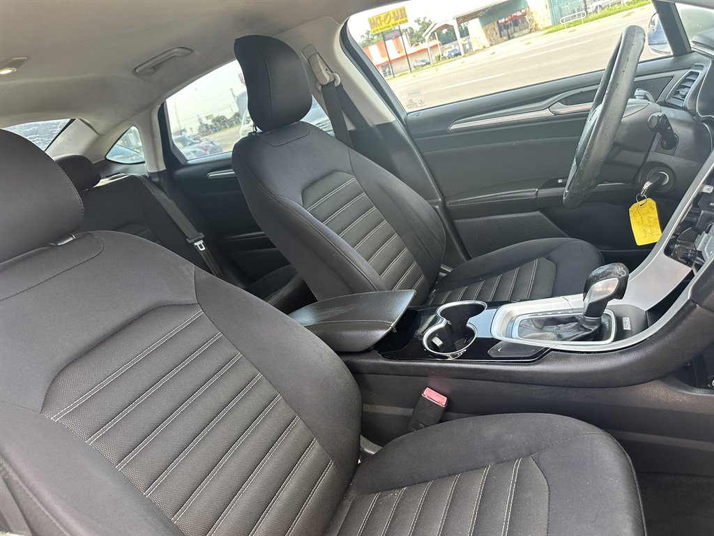 2015 Ford Fusion SE photo