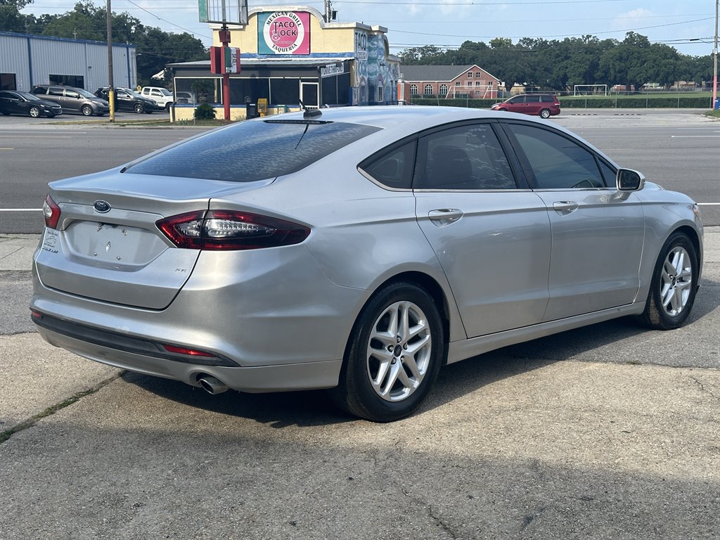 2015 Ford Fusion SE photo