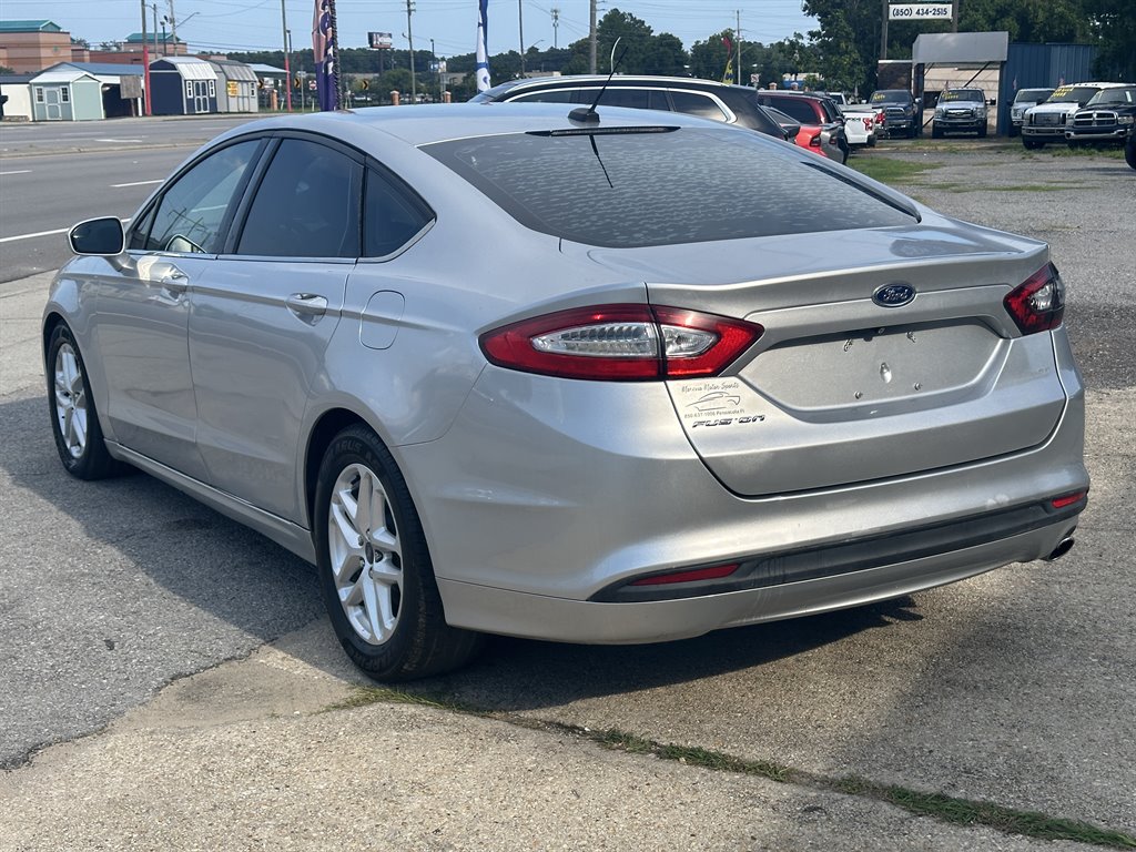 2015 Ford Fusion SE photo