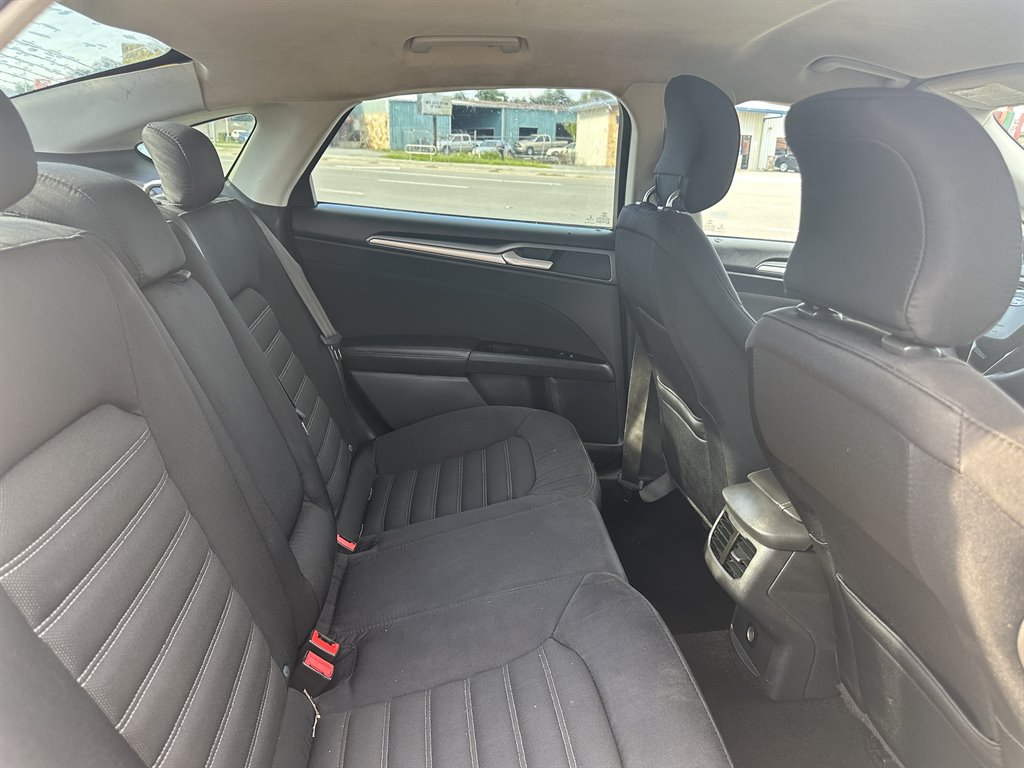 2015 Ford Fusion SE photo