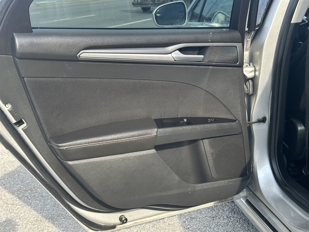 2015 Ford Fusion SE photo