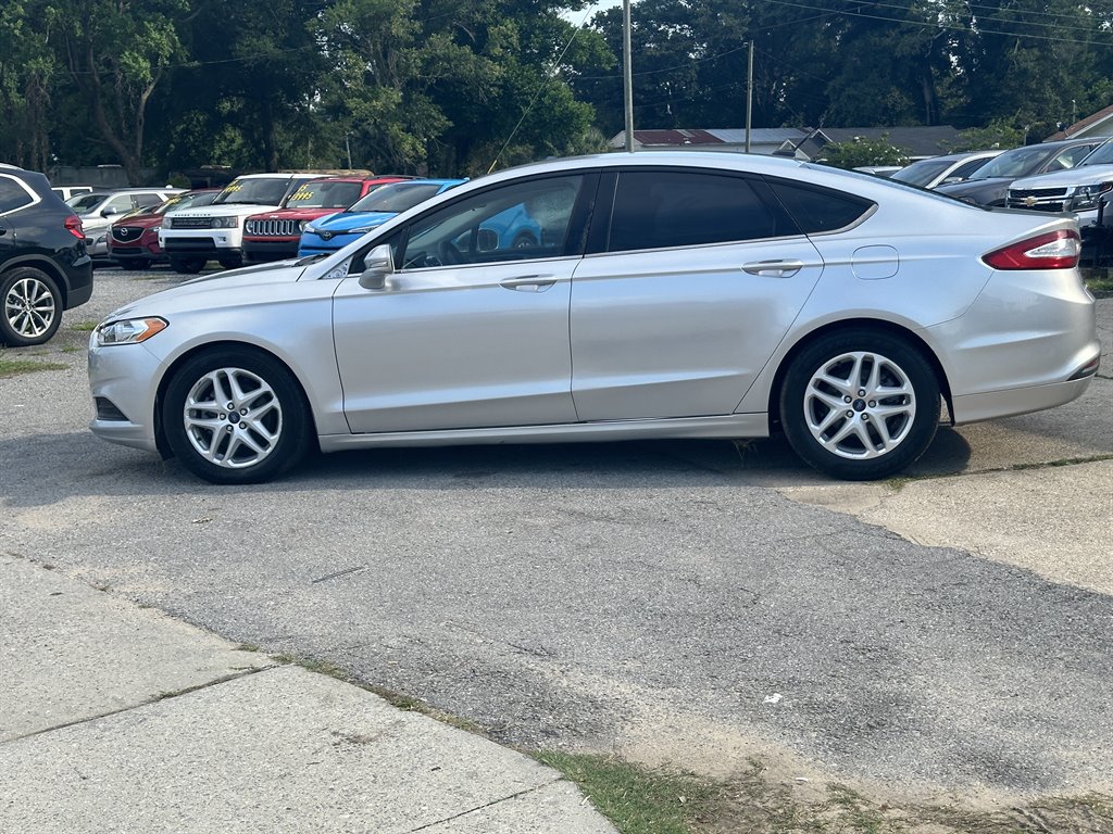 2015 Ford Fusion SE photo