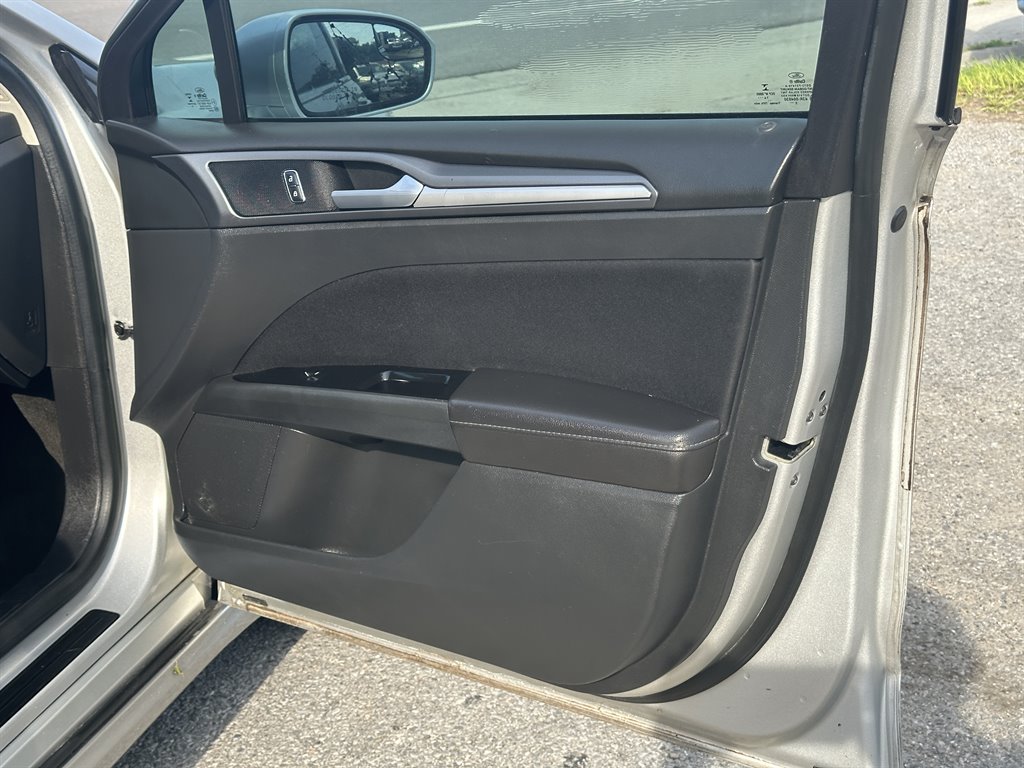 2015 Ford Fusion SE photo