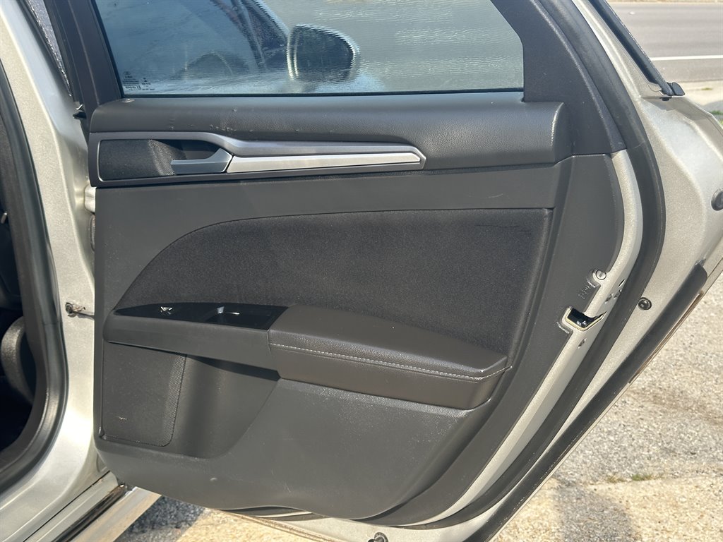 2015 Ford Fusion SE photo