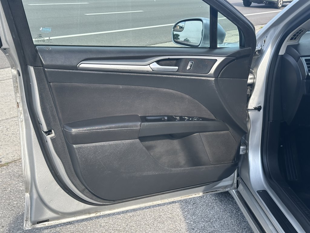2015 Ford Fusion SE photo