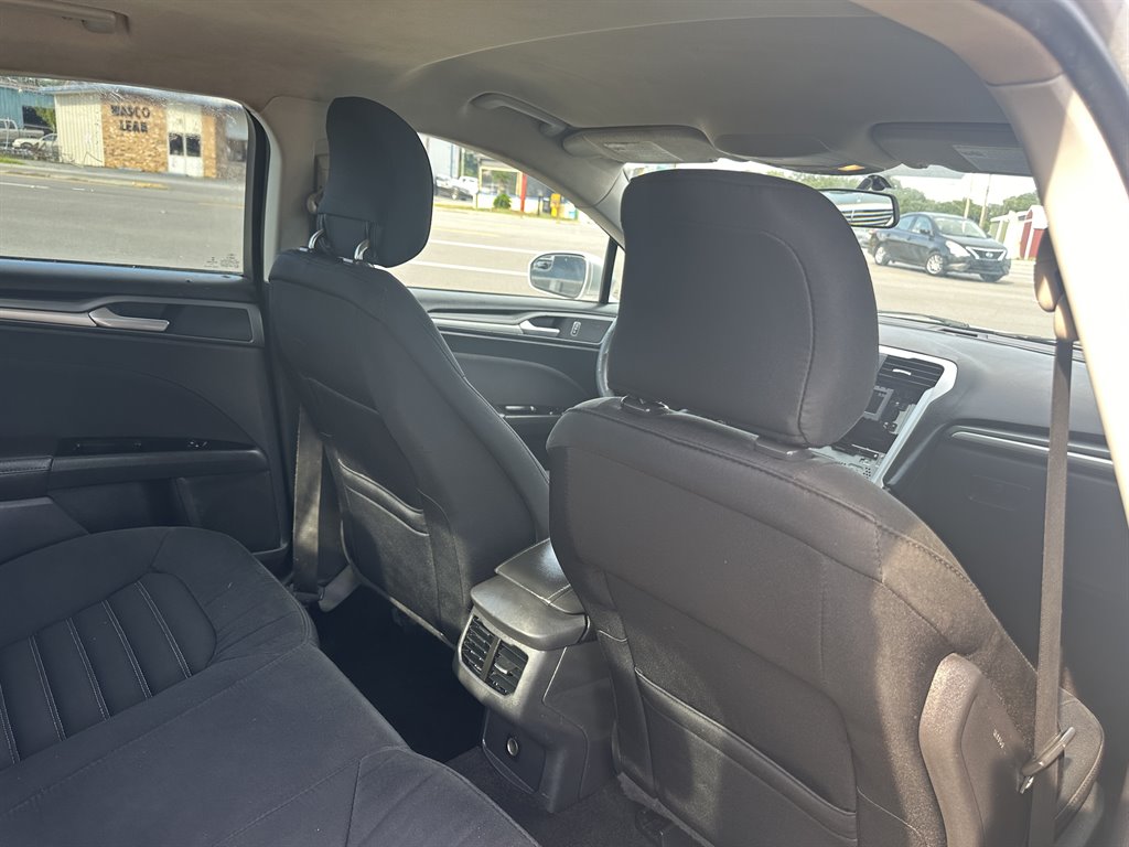 2015 Ford Fusion SE photo