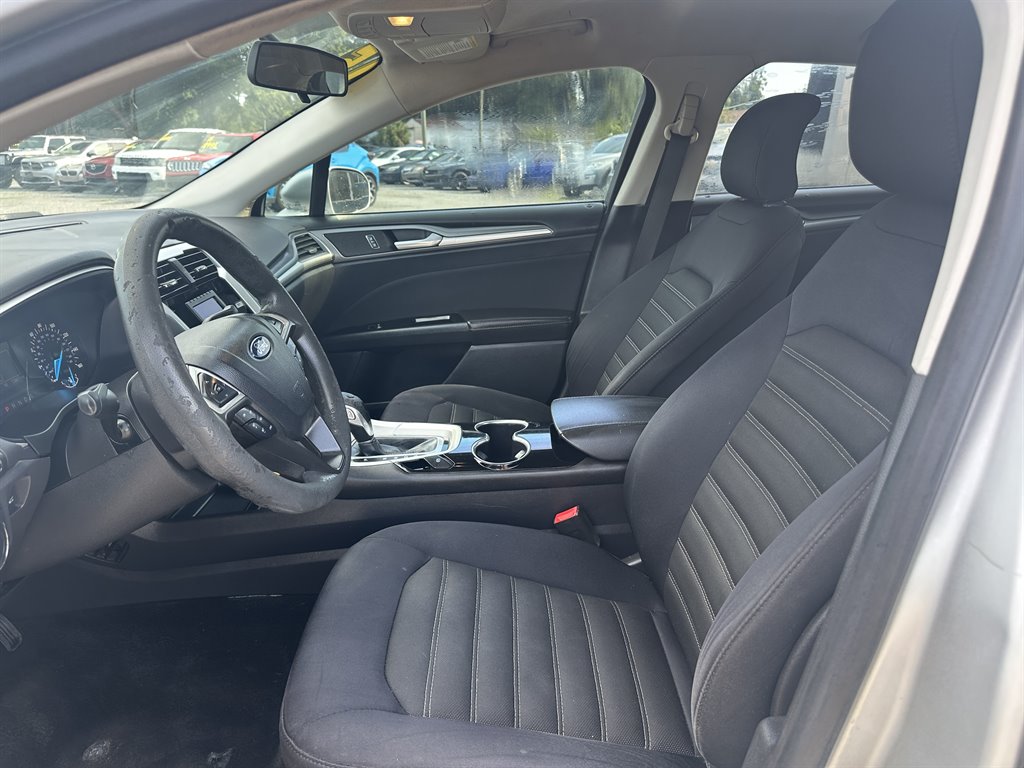2015 Ford Fusion SE photo