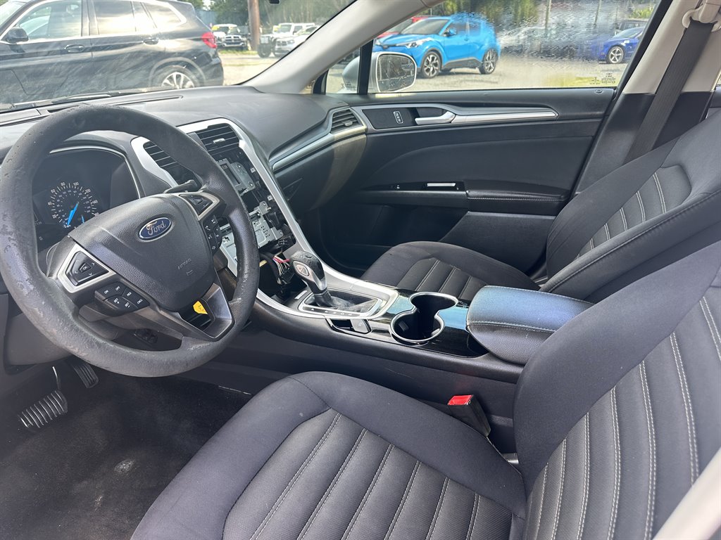 2015 Ford Fusion SE photo