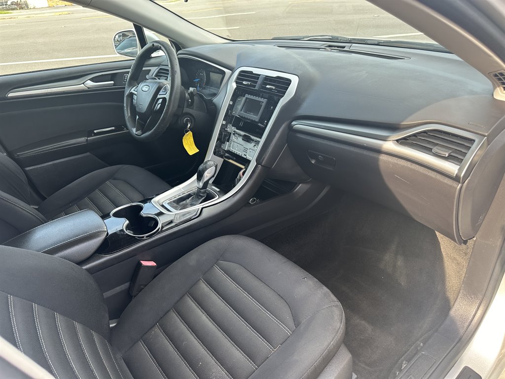 2015 Ford Fusion SE photo
