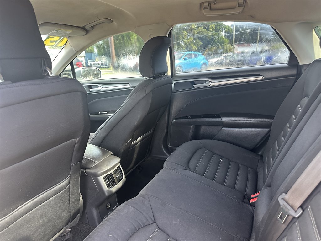 2015 Ford Fusion SE photo