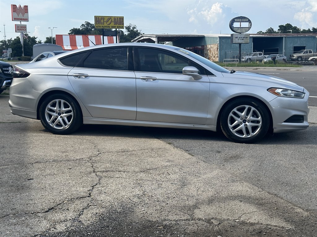 2015 Ford Fusion SE photo