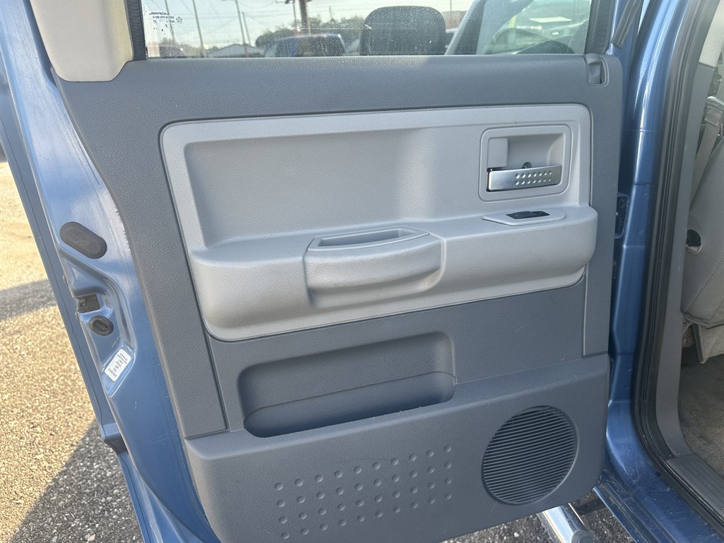 2005 Dodge Dakota Laramie photo