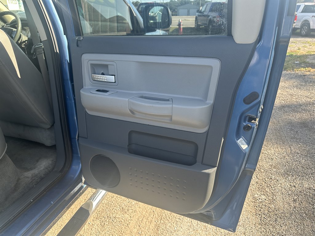 2005 Dodge Dakota Laramie photo