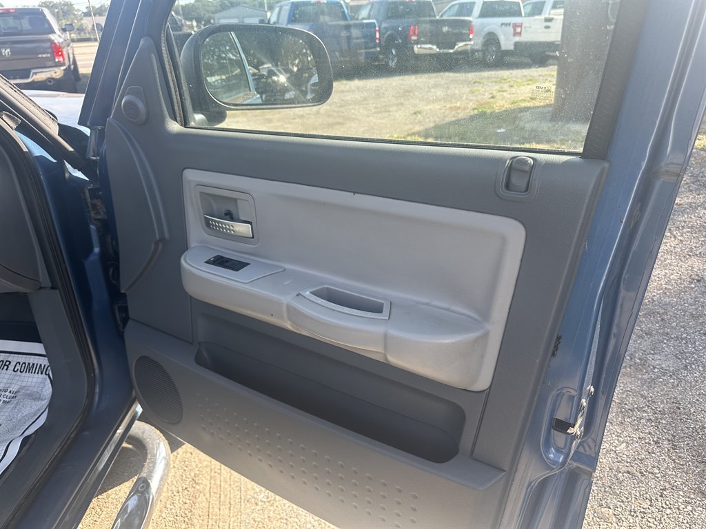 2005 Dodge Dakota Laramie photo