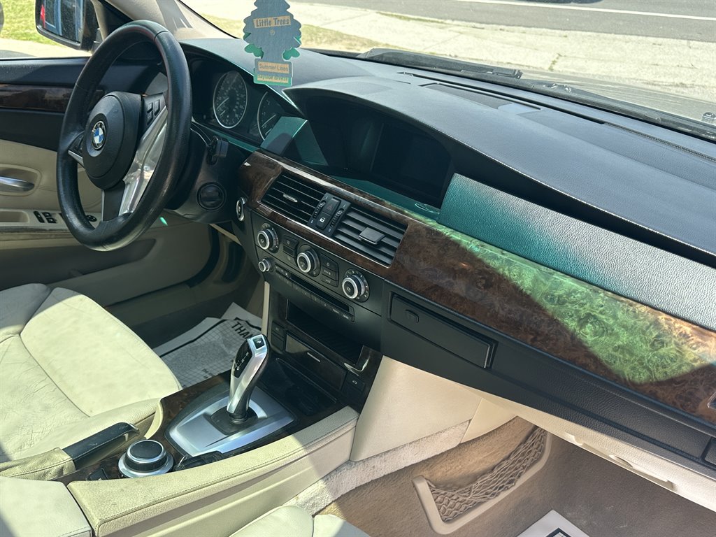 2008 BMW 5-Series 528i photo