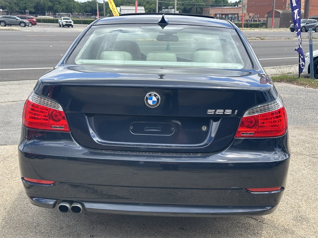 2008 BMW 5-Series 528i photo