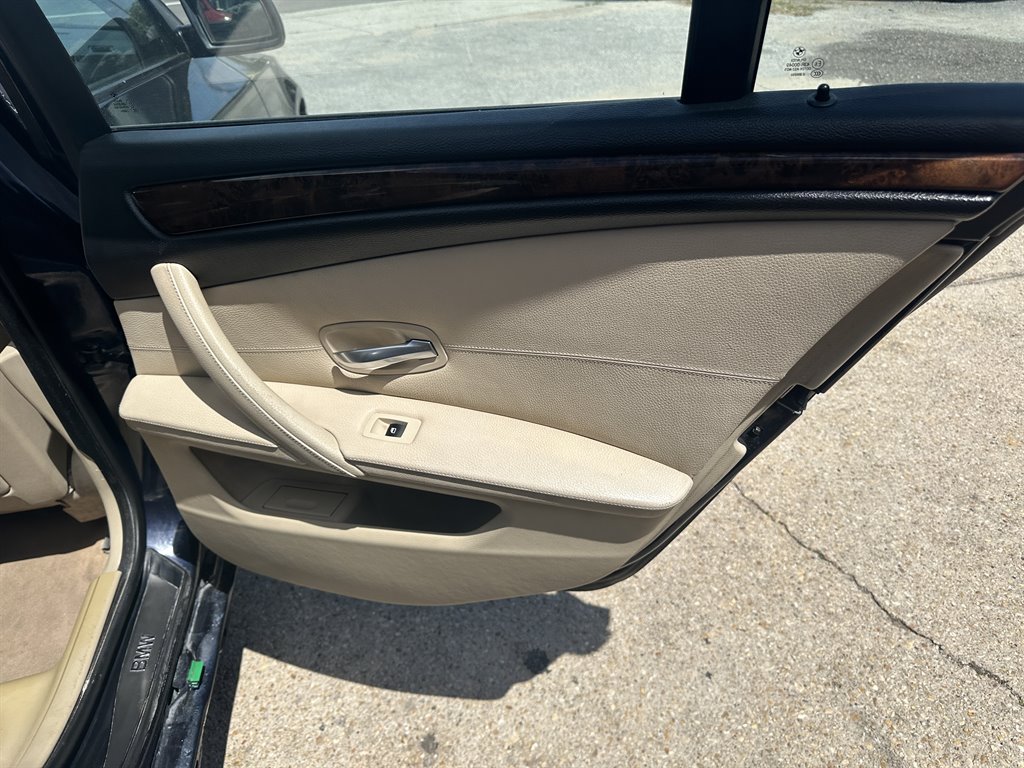 2008 BMW 5-Series 528i photo