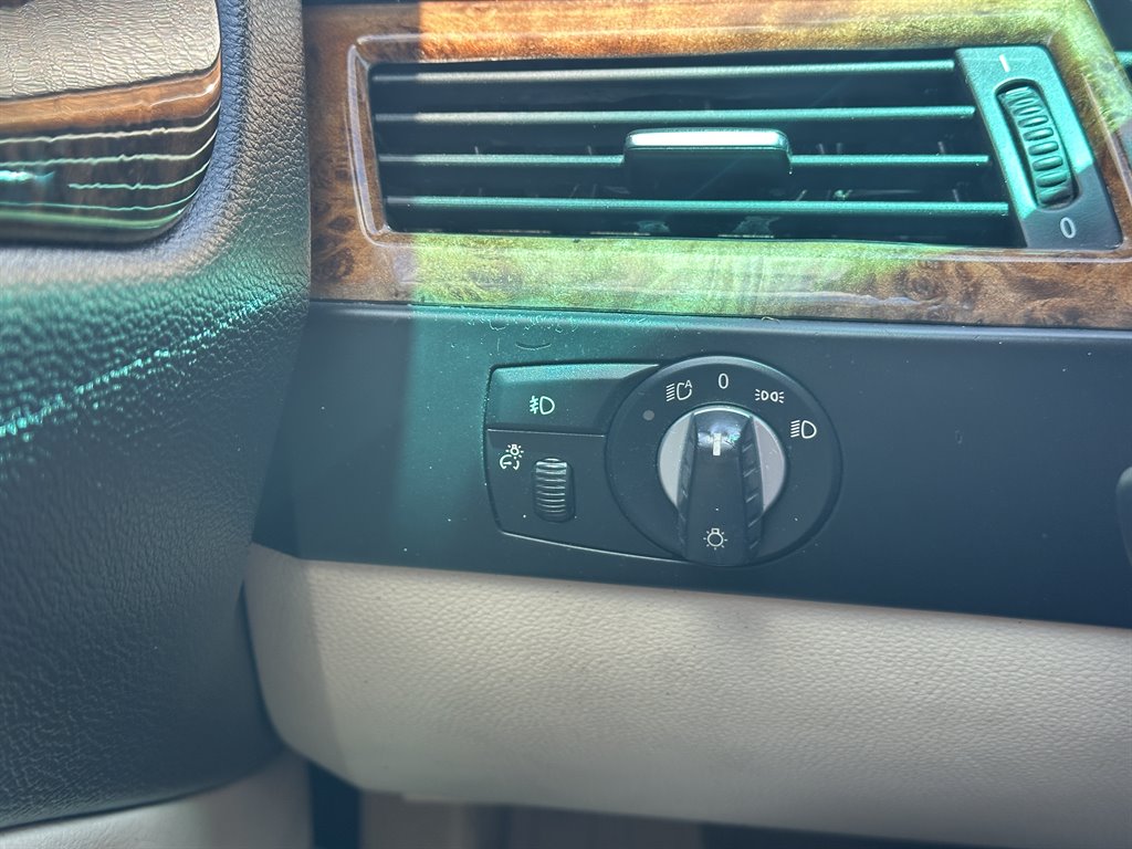 2008 BMW 5-Series 528i photo