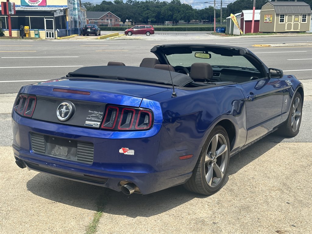 2013 Ford Mustang V6 photo