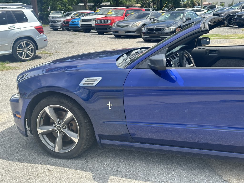 2013 Ford Mustang V6 photo
