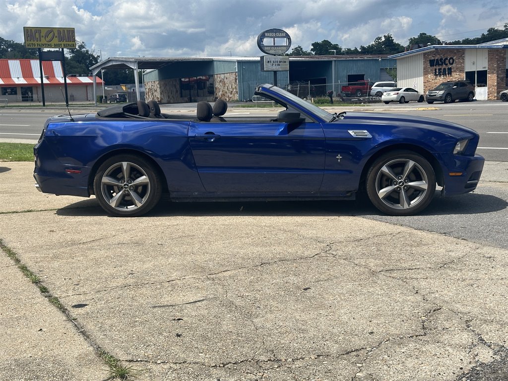2013 Ford Mustang V6 photo