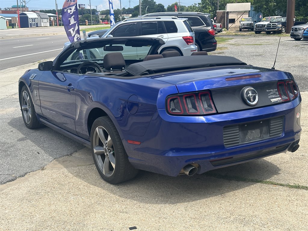 2013 Ford Mustang V6 photo