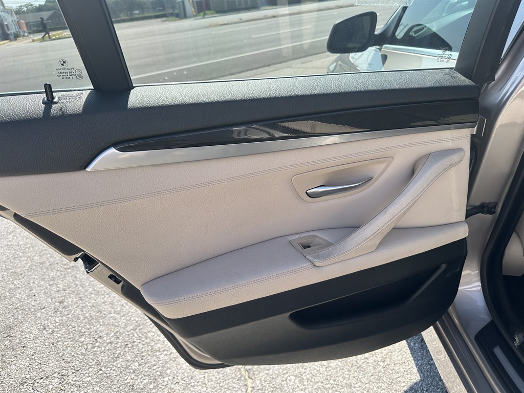 2012 BMW MDX 528i photo