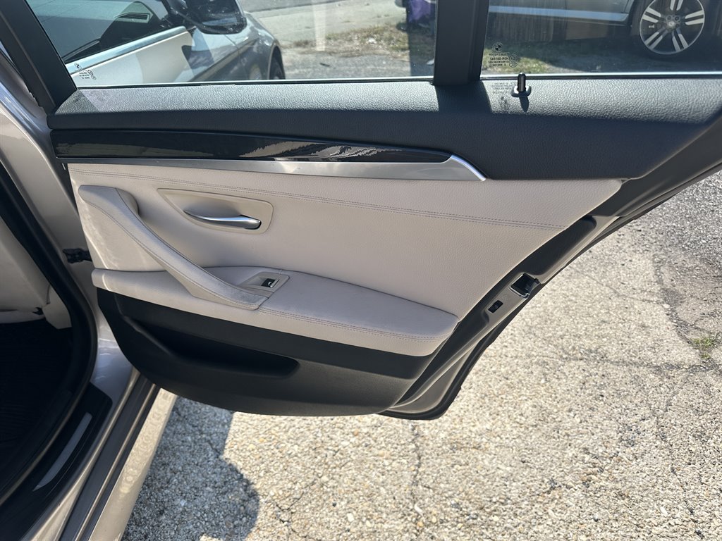 2012 BMW MDX 528i photo