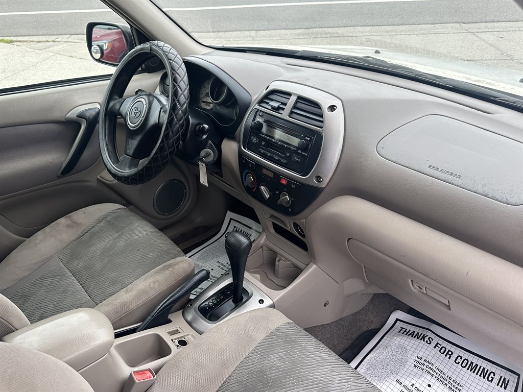 2003 Toyota RAV4 photo