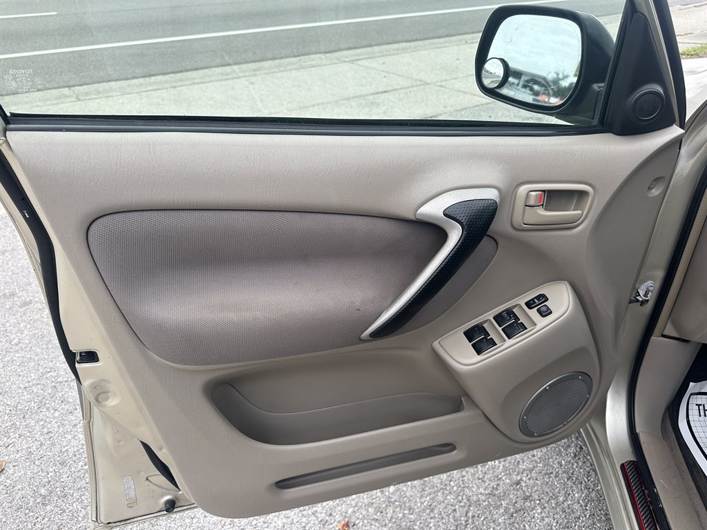 2003 Toyota RAV4 photo