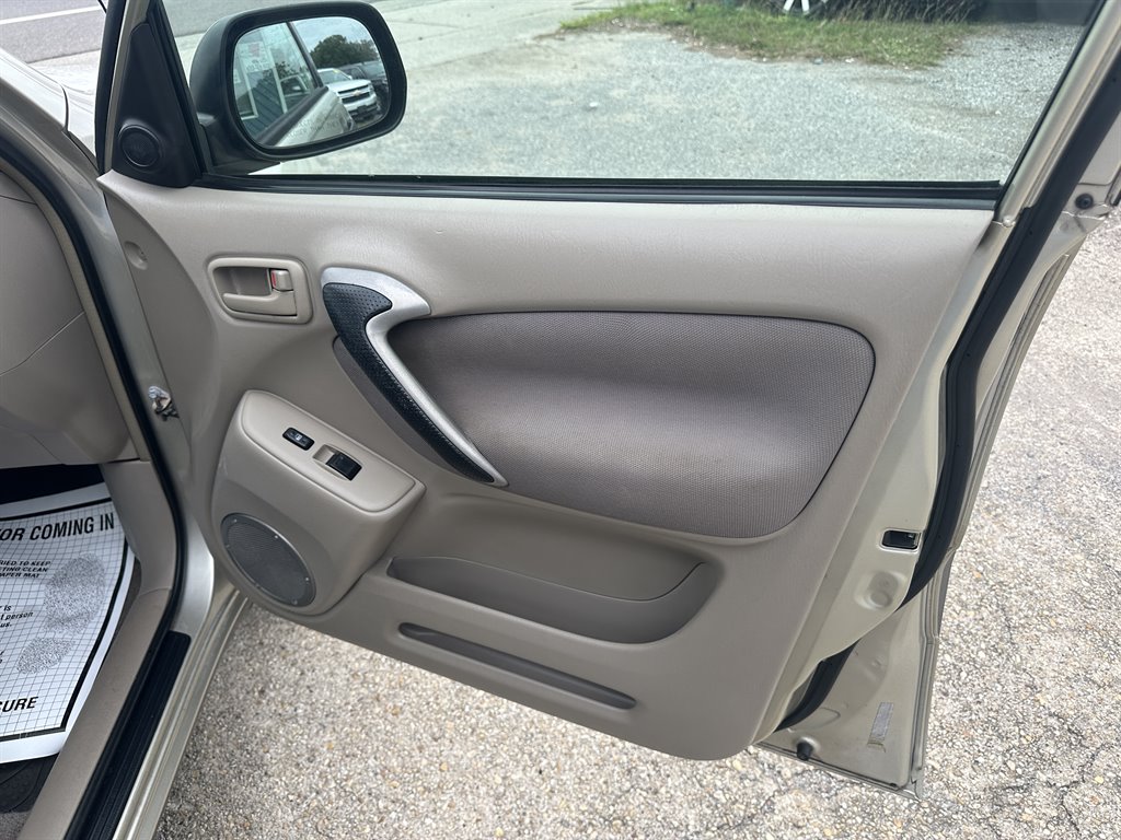 2003 Toyota RAV4 photo