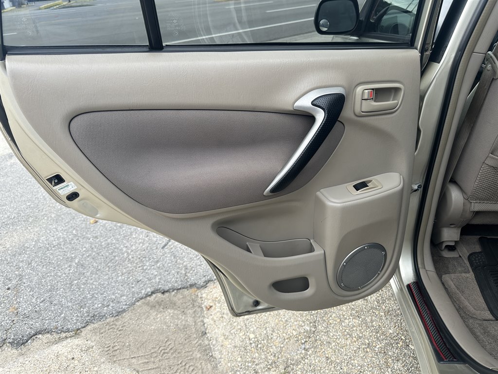 2003 Toyota RAV4 photo