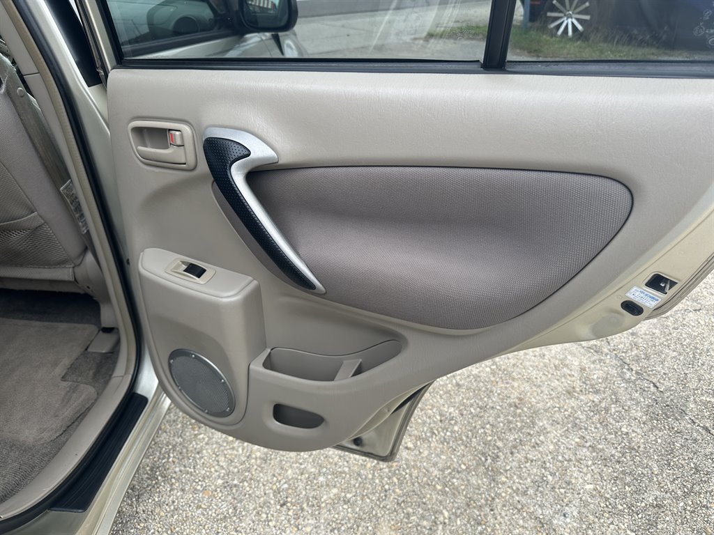 2003 Toyota RAV4 photo