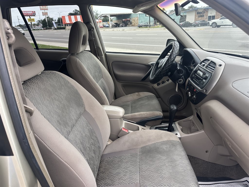 2003 Toyota RAV4 photo