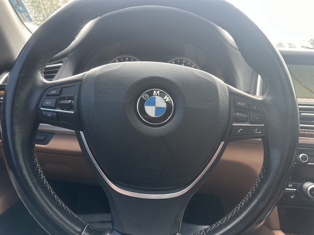 2013 BMW MDX 740Li photo