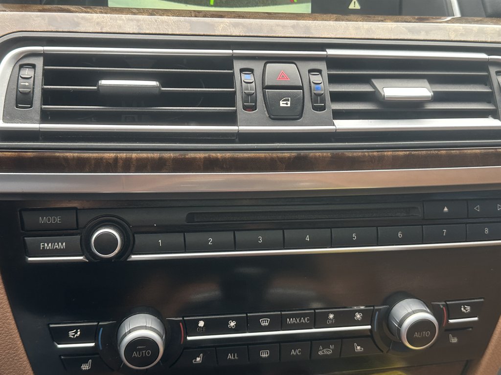 2013 BMW MDX 740Li photo