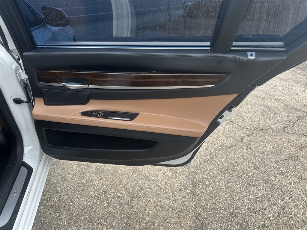 2013 BMW MDX 740Li photo