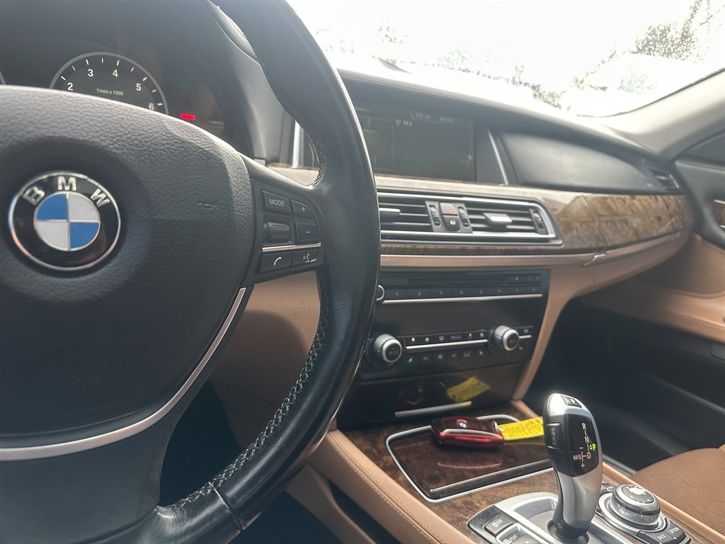 2013 BMW MDX 740Li photo