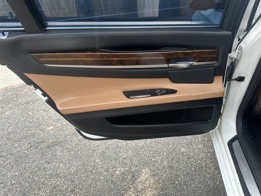 2013 BMW MDX 740Li photo