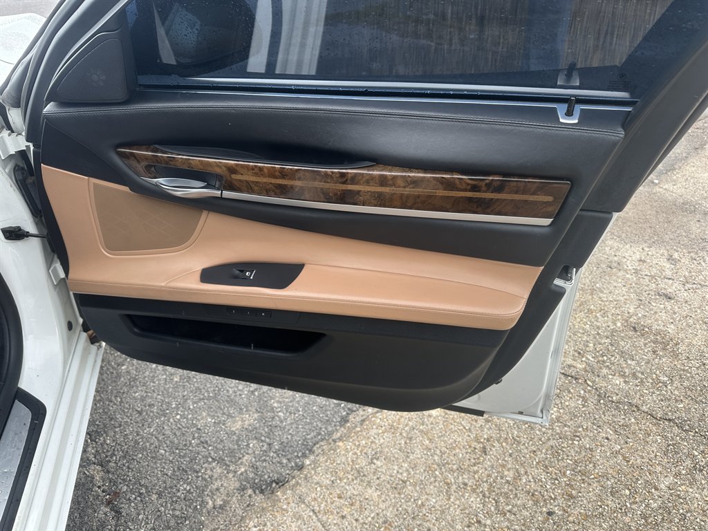 2013 BMW MDX 740Li photo