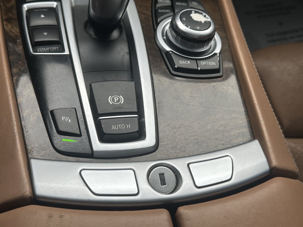 2013 BMW MDX 740Li photo