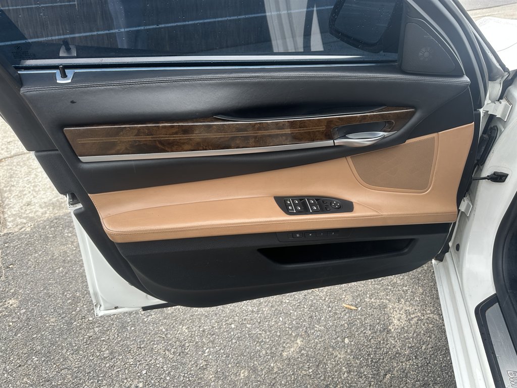 2013 BMW MDX 740Li photo