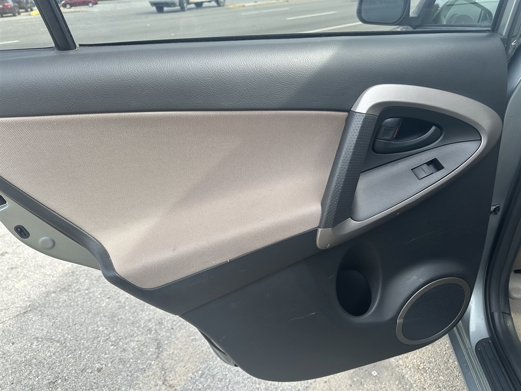 2008 Toyota RAV4 photo