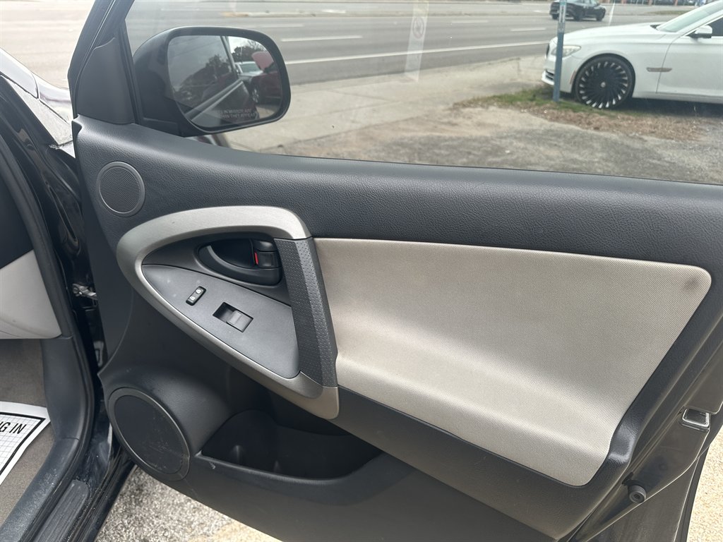2009 Toyota RAV4 photo