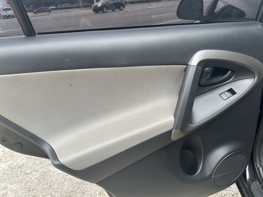 2009 Toyota RAV4 photo