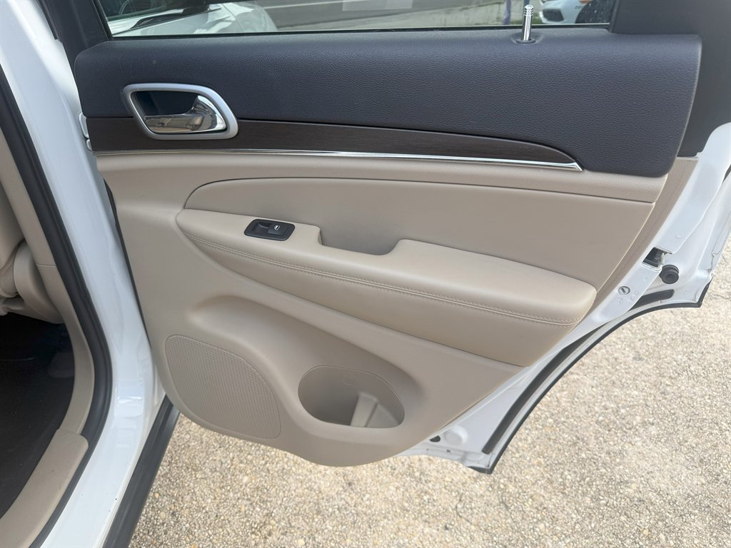 2018 Jeep Cherokee - $17,995